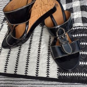 Pattern Leather black wedge sandals by Sofft
